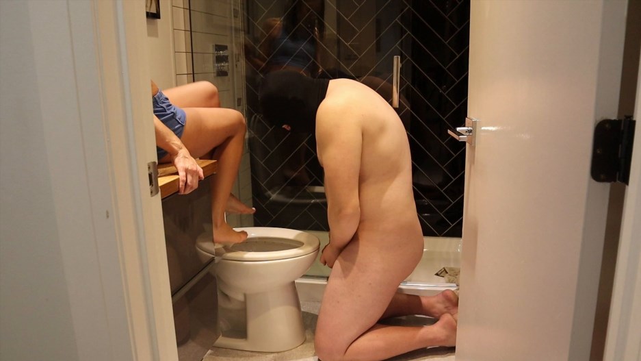 Paulinas Palace - Toilet Seat Torment